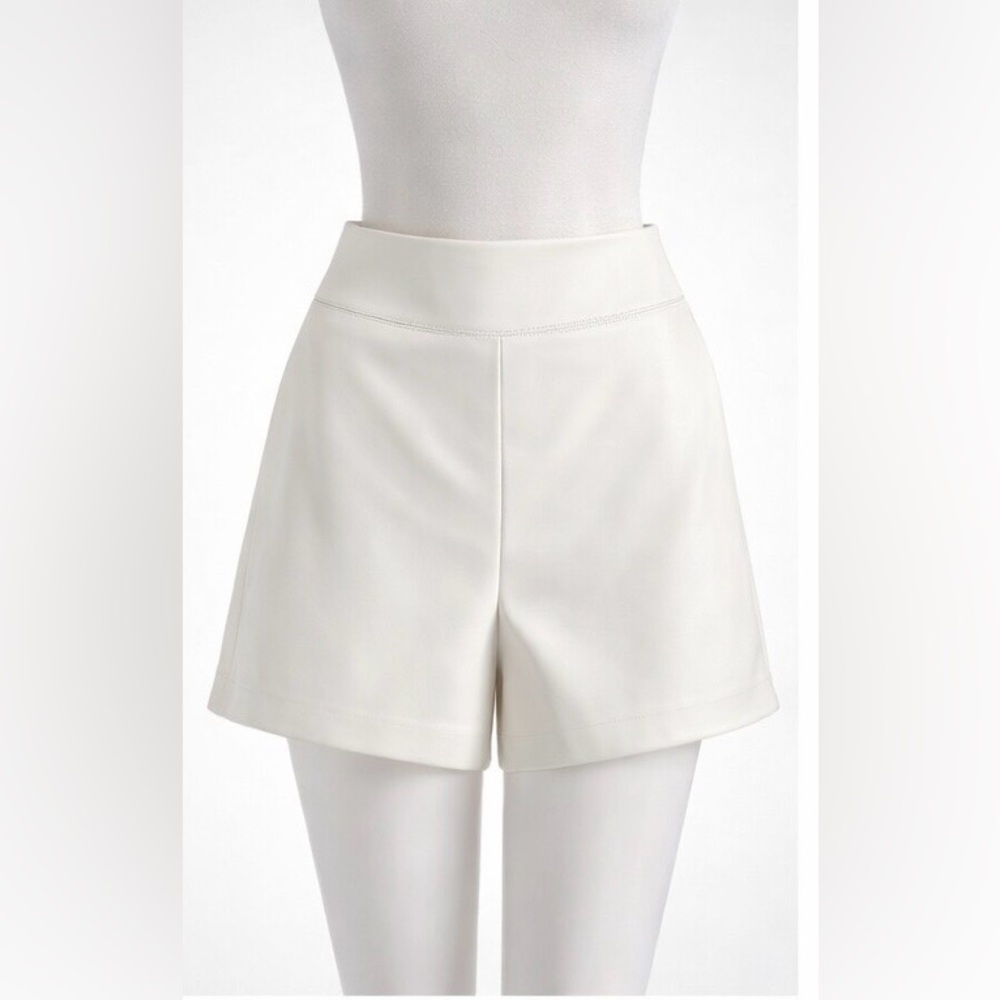 NWT Alice + Olivia Ivory Faux Leather Tailored Shorts Size 6 High-Waist $195